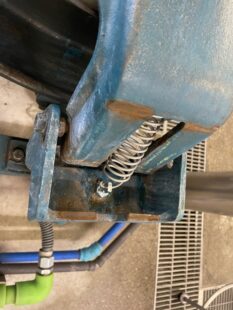 回転釜＞蓋スプリング